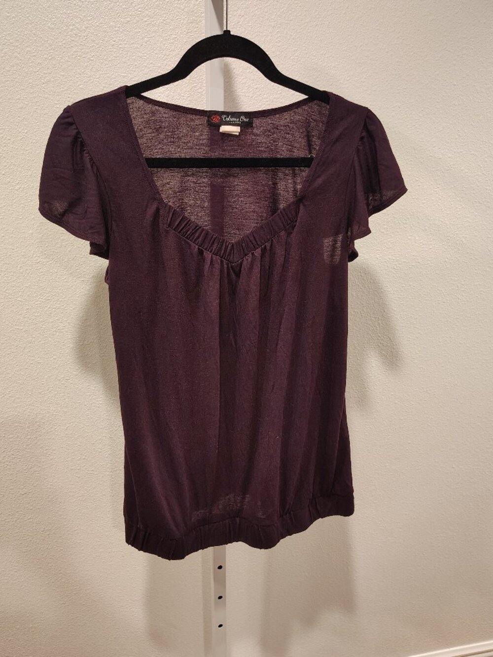 Volume One Junior's Purple Short Sleeve Top Size XL V-Neck Flutter Sleeves Y2K